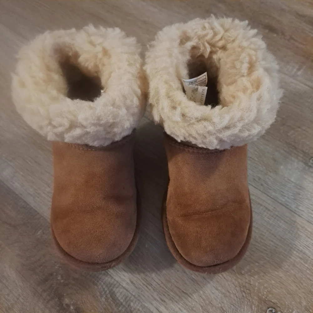 UGG Kids Chestnut Plush Shearling Boots Size 1